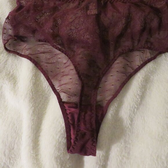 Victoria's Secret Burgundy Lace Bodysuit Teddy Small NWT - Picture 6 of 9
